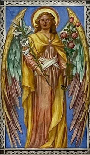 Ángel con lirios y rosas